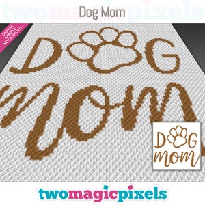 Puede incluir: Un diseño de arte de píxeles marrón y blanco de las palabras "Dog Mom" con una huella de pata en el medio. El diseño está sobre un fondo blanco.
