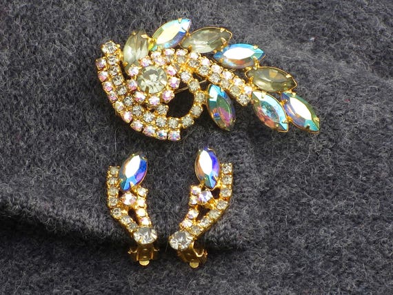 Vintage Rhinestone Brooch Earrings Aurora Boreali… - image 1