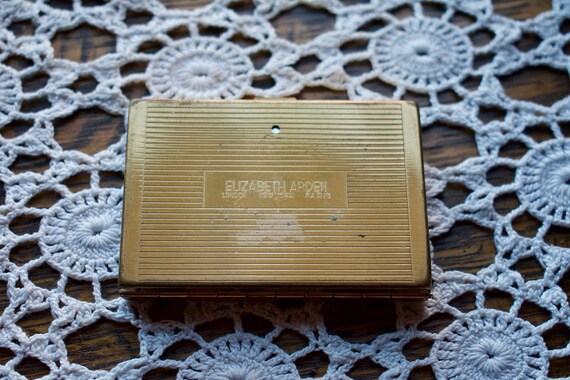 Vintage Elizabeth Arden Compact Gold Toned Compact - image 5