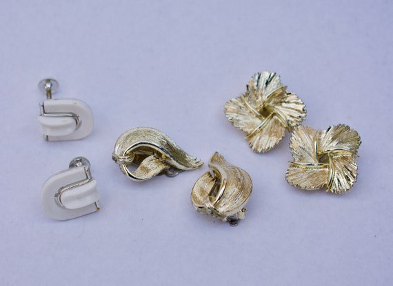 Vintage Lisner Earrings 3 Sets gold clip-on earri… - image 1
