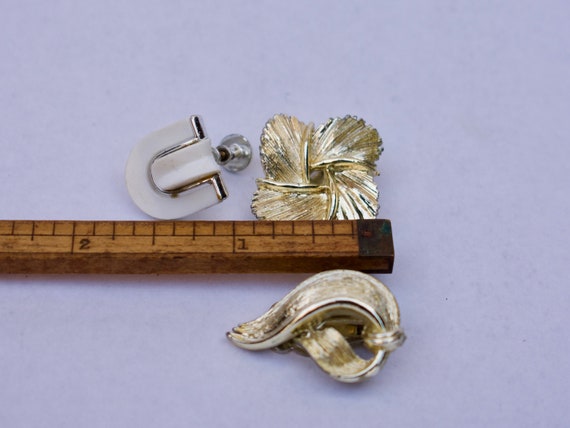 Vintage Lisner Earrings 3 Sets gold clip-on earri… - image 9
