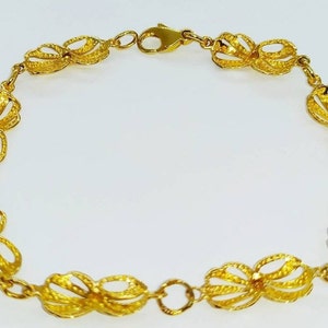 9ct Gold Bracelet with Bow Links image 2
