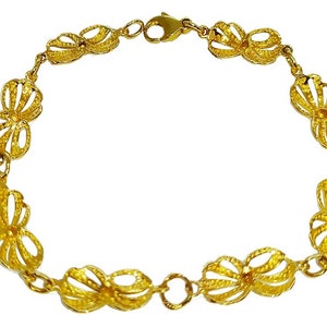 9-carat Gold Bracelet with Bow design Links.