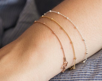 Pulsera delicada con gotas de oro/Pulsera fina apilable/Cadena sencilla/Pulsera de la amistad