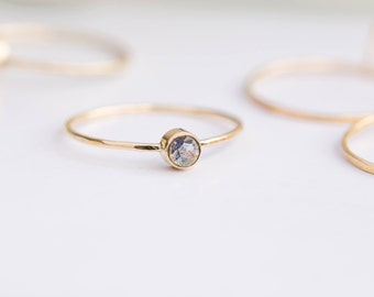 Anillo de Labradorita / Relleno de oro de 14 quilates / Piedra preciosa natural minimalista / Regalo para ella