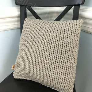 Grijs handbreed kussen - Gebreide Home Decor