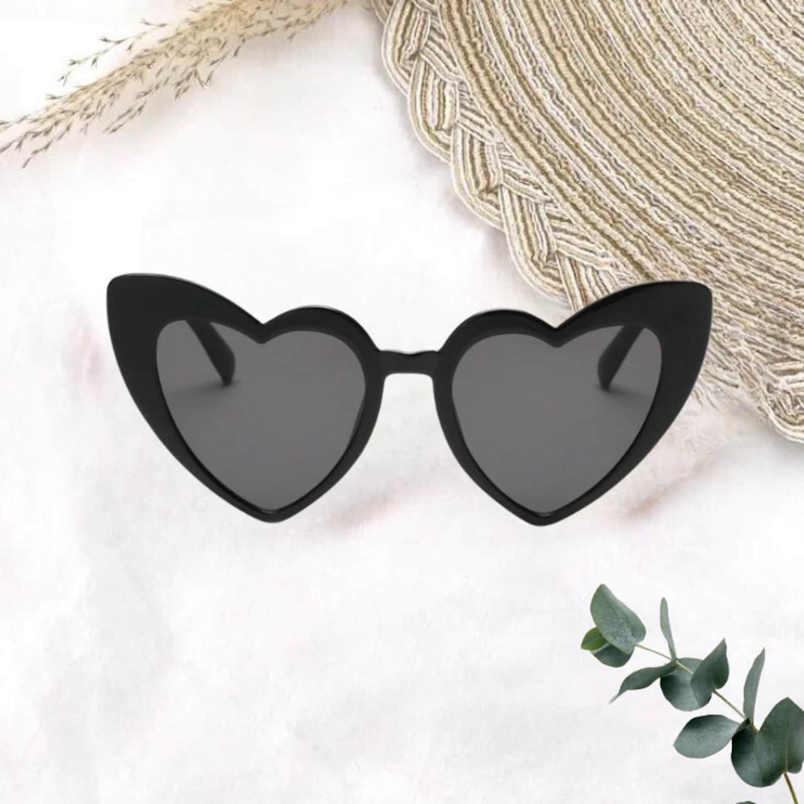 Lunettes de Soleil Coeur-Blanc, Lunettes de Soleil Vintage en Forme de Cœur pour Femme, Protection Solaire UV400 et Protection UV, pour Fête de Voyage Shopping en Plein Air