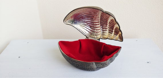 GORGEOUS pewter SHELL JEWELRY BOX - image 6