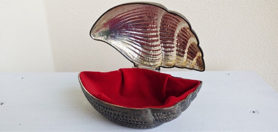 GORGEOUS pewter SHELL JEWELRY BOX - image 2