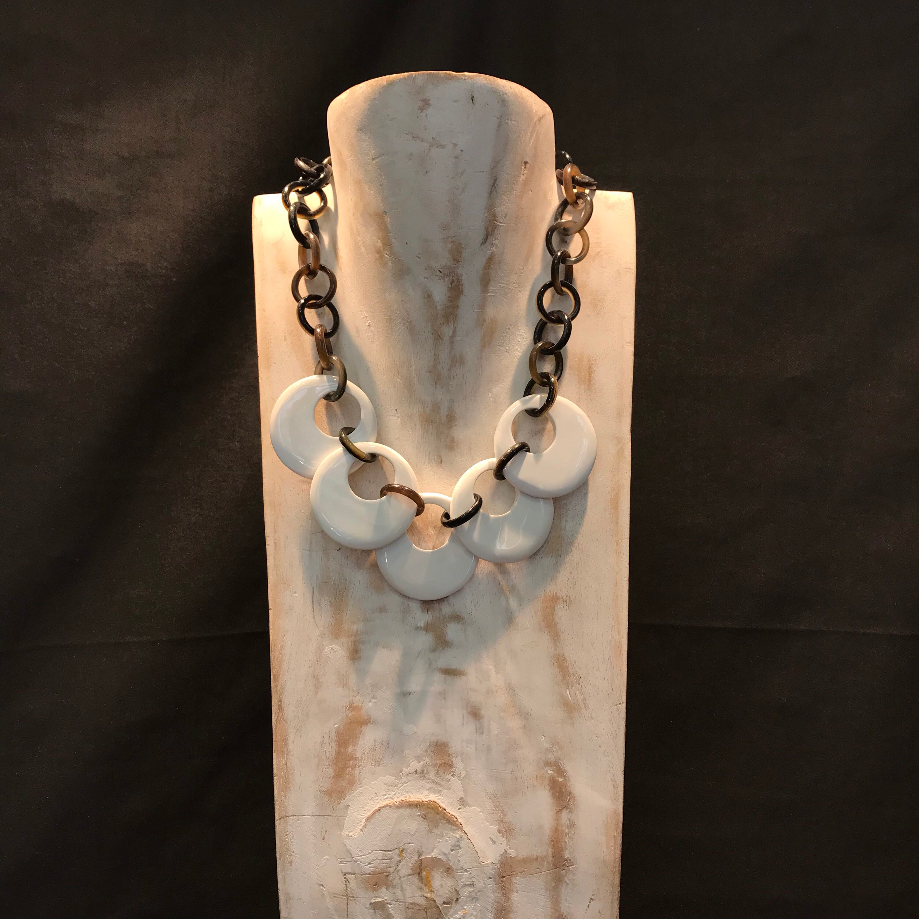 Herme Kragen in Büffelhorn und weißem Lack Corolla Halskette | Etsy