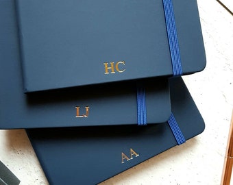 Carnet de notes personnalisé bleu marine, journal de luxe A5 ligné. Initiales/monogramme, cadeau pour un nouvel emploi