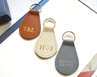 Personalised Keychain Third Leather Anniversary Present, Couples Gifts Keyring with Heart or Ampersand, For Boyfriend/Girlfriend/Partner