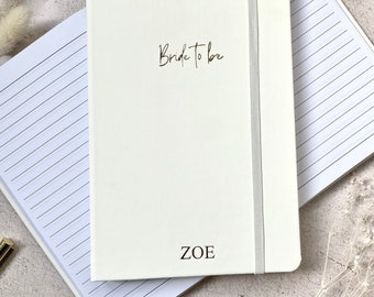 "Notizbuch ""Bride to be"", personalisiertes Verlobungsgeschenk, weißes A5-Hochzeitsjournal mit Initialen / Monogramm."