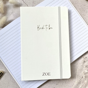 &quot;Notizbuch &quot;&quot;Bride to be&quot;&quot;, personalisiertes Verlobungsgeschenk, weißes A5-Hochzeitsjournal mit Initialen / Monogramm.&quot;