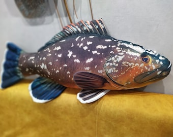 Dusky grouper viskussen, dierlijk nekkussen, visserscadeau