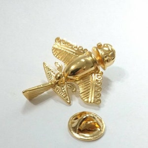 Gold Flyer Pin | Ancestral pre-Columbian Tolima airplane. Gold-plated OOPART, a mythical jewel of the Quimbaya.