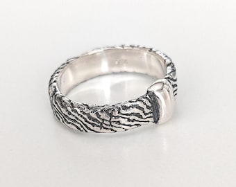 Outlander-inspired luxury ring, Scottish style, made of robust and durable 925 sterling silver.