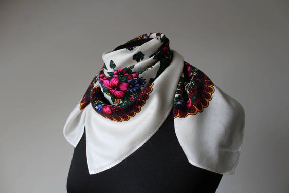 Vintage shawl. White Flower Shawl. Floral shawl. … - image 3