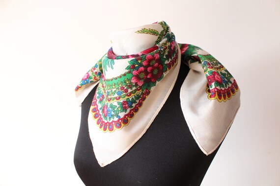 Vintage shawl. White Flower Shawl. Floral shawl. … - image 5