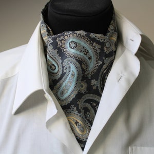 Cravatta Ascot. Cravatta vintage. Ascot blu. Accessori per abbigliamento maschile. Sciarpa unisex. Cravatta retrò maschile. Cravatta Ascot. Abbigliamento maschile vintage. Ascot classico.