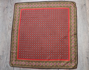 Designersjaal. Vintage zijden sjaal. Sjaalcollectie. Damessjaal. Barokke sjaal. Vintage sjaal. Rode sjaal. Damessjaal. Abstracte sjaal.