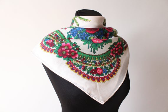 Vintage shawl. White Flower Shawl. Floral shawl. … - image 3