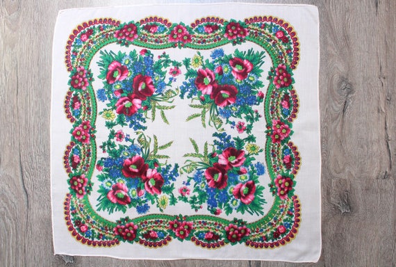 Vintage shawl. White Flower Shawl. Floral shawl. … - image 2