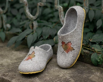 Felt wool slippers gray autumn woolen clogs for mens and woman house shoes with maple leaf