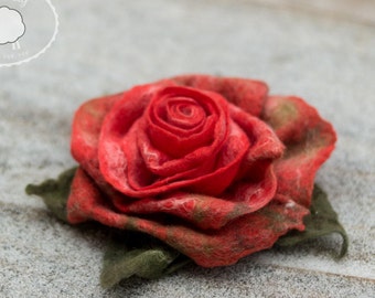 Cadeau pleine conscience, cadeau d'anniversaire pour maman, broche rose, bijoux en laine, broche fleur, bijoux rose, broche feutrée rose, fleur feutrée en laine