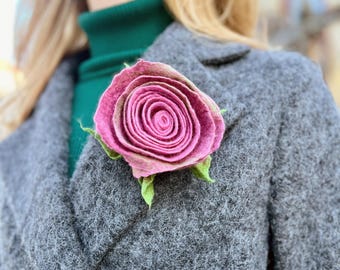 Merino Wool Felt Rose Brooch: Elegant Floral Jewelry
