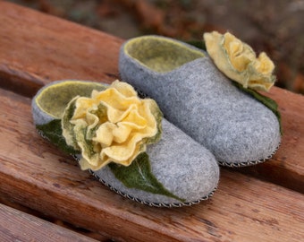 Cute felt slippers Felted shoes wool slippers Handmade shoes House slippers women slippers 80th birthday gift Gift for her mother Home gift