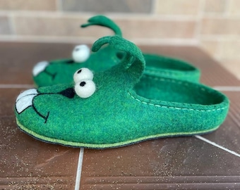Pantuflas de conejo de lana de fieltro: zapatos de animales verdes hechos a mano