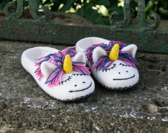 Zapatillas de animales Colección de animales adorables: Zapatillas de lana de fieltro de unicornio para pies acogedores Lindo calzado interior suave y divertido Regalos de inauguración de la casa