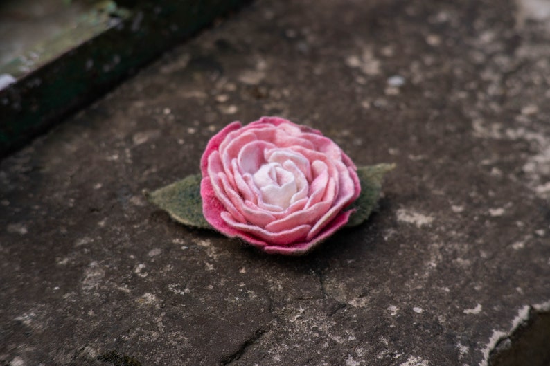 Silver Grey Felt Flower Pin Brooch Flower Brooch Merino wool flower Felt Flower Ranunculus Flower Light Pink Felted Flower