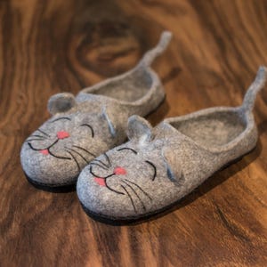 Funny Cat Wool Slippers for Women – Felted Handmade Home Shoes, Warm Breathable Gift Idea for Her, Cozy Indoor Footwear, Custom Size