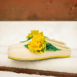 Felted Wool Slippers: Women&#39;s Cozy House Shoes with Flower