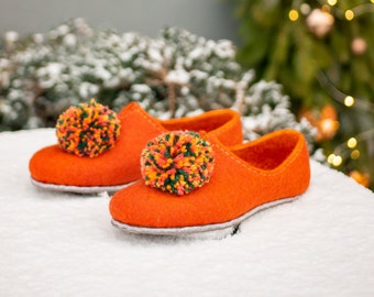 Slippers women Felted wool slippers Cute Charm Clog Gift for her Womens shoes Mothers day House Home Handmade Pom pom Orange Yellow Purple