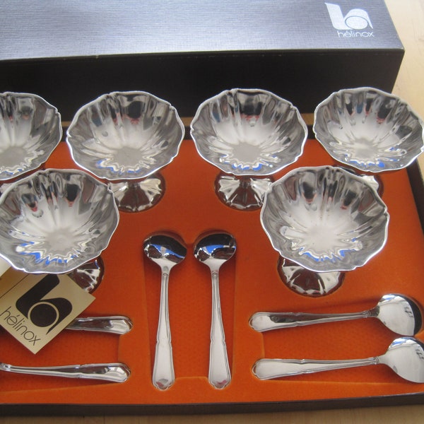 Rare 6 coupes a glaces inox avec cuillères  dans son coffret .Objet  vintage  1960/70