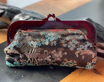 Vintage Silk Brocade Clutch, 1950s Asian Handbag, Lucite Twist Closure, Vintage Fabric Handbag, Tortoise Shell Hand Bag, Christmas Gift