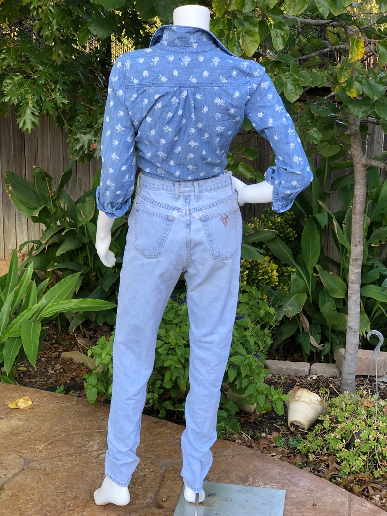 Size 29 Tapered Leg Skinny Leg 80s Guess Jeans Perfectly Worn Light Wash