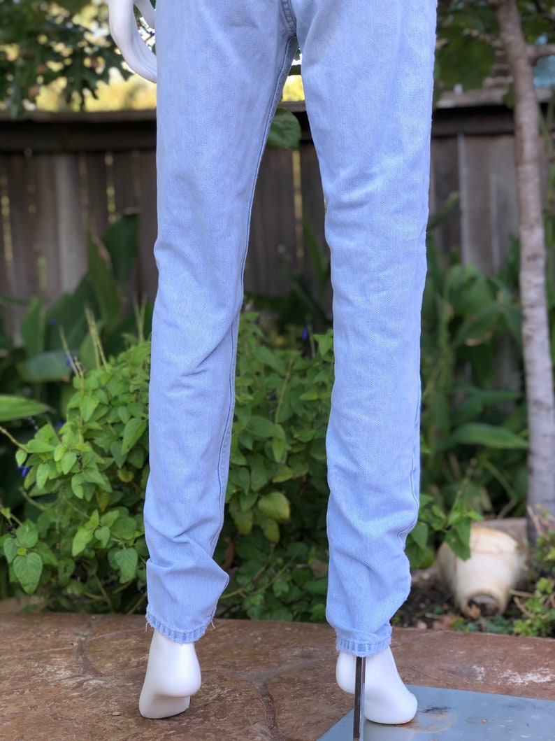 Size 29 Tapered Leg Skinny Leg 80s Guess Jeans Perfectly Worn Light Wash