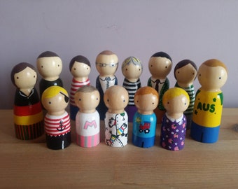 Personalised Peg Doll Family - custom family of peg dolls, personalised wooden peg dolls, custom peg doll family, peg doll cake topper
