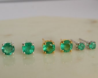 Boucles d'oreilles en argent sterling avec émeraude de Zambie 100 % véritable, bijoux en pierre de naissance émeraude de mai, goujon de cartilage minimaliste en cristal vert