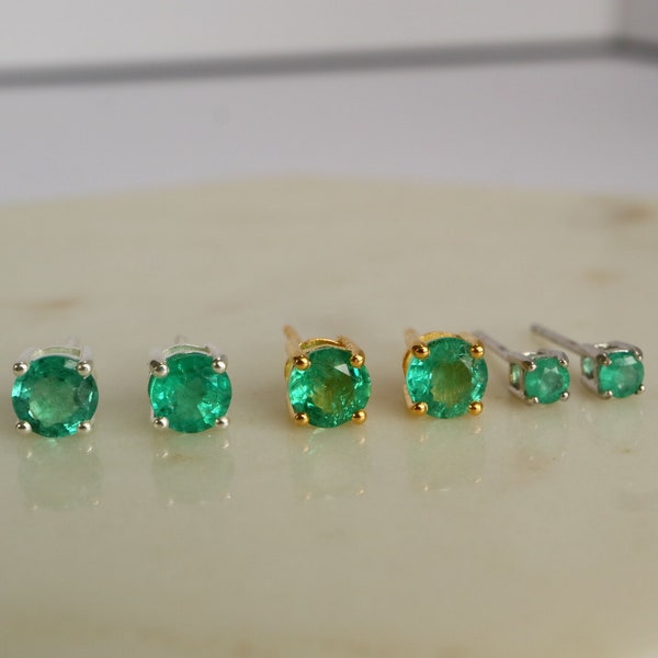 Boucles d'oreilles en argent sterling avec émeraude de Zambie 100 % véritable, bijoux en pierre de naissance émeraude de mai, goujon de cartilage minimaliste en cristal vert
