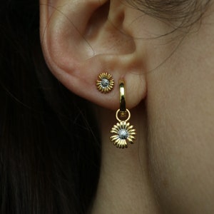 Set 2 Pcs Daisy  Silver Gold Huggie Hoop Earrings, Flower Blossom Hoops, Charm Dainty Minimalist Earring, Christmas Gift