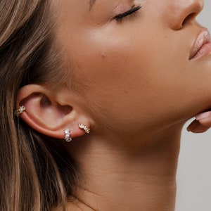 Tiny Hoop Earrings, Tiny Huggies, Minimalist Gold Huggie Hoops, Single Dainty Earring,Cartilage Baguette Earrings,Small Hoops, Gifts For Her