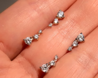 Klimmer zilveren oorbellen, gouden oorcrawler kleine studs, cluster minimalistische sierlijke oorbellen, kraakbeenhelix enkele kleine oorbel, cadeaus voor haar