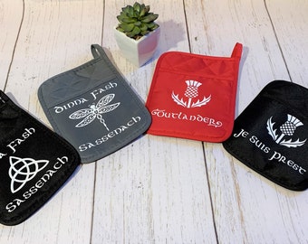Outlander Inspired custom potholder with with Dinna Fash Sassenach, Je Suis Prest, Thistle, Dragon Fly or Celtic Knot.  Outlander fan gift.