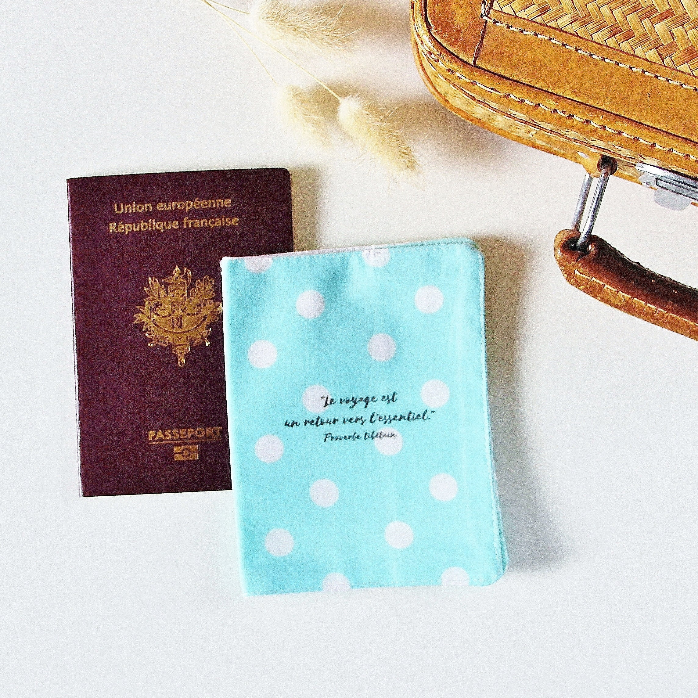 Louis Vuitton, a monogram canvas wallet, passport holder and key holder. -  Bukowskis