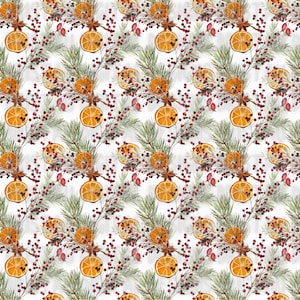 Puede incluir: Patrón repetido de adornos navideños. Cada adorno presenta una rodaja de naranja seca, anís estrellado y bayas rojas, acentuado con agujas de pino verdes, todo sobre un fondo blanco. El diseño evoca un tema festivo y navideño.